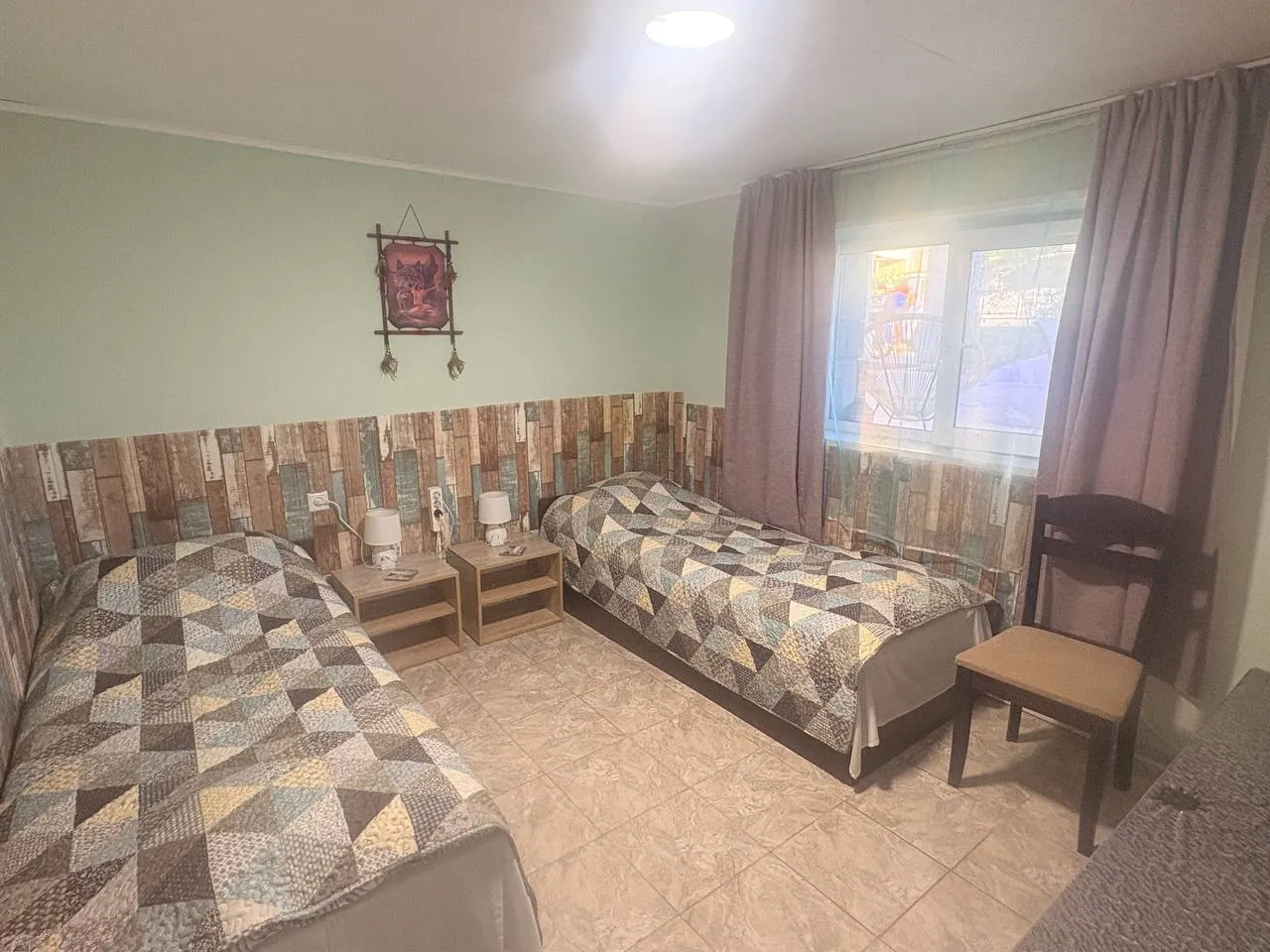 Двойна стая към двора във Velonia Guest House