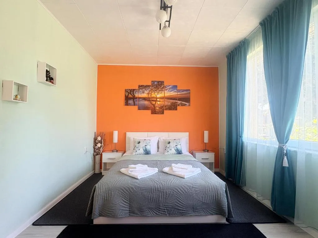 Стая с градина във Velonia Guest House